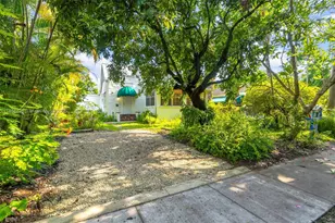 6243 SW 57th St, South Miami, FL 33143 - Photo 2