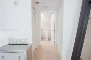 41 SE 5th St, Miami, FL 33131 - Photo 10