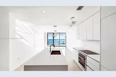 700 NE 24th St #2704, Miami, FL 33137 - Photo 4