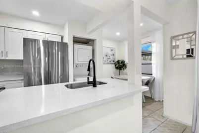 9667 NW 15th Ct, Pembroke Pines, FL 33024 - Photo 10