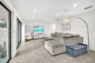 9667 NW 15th Ct, Pembroke Pines, FL 33024 - Photo 6