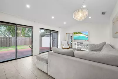 9667 NW 15th Ct, Pembroke Pines, FL 33024 - Photo 8