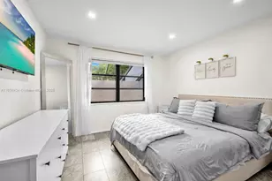 9667 NW 15th Ct, Pembroke Pines, FL 33024 - Photo 16