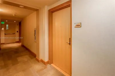 218 SE 14th St #1406, Miami, FL 33131 - Photo 2