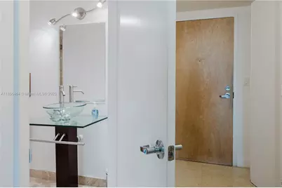 350 S Miami Ave #1814, Miami, FL 33130 - Photo 10