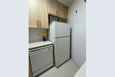 2899 Collins Ave #1420, Miami Beach, FL 33140 - Photo 8