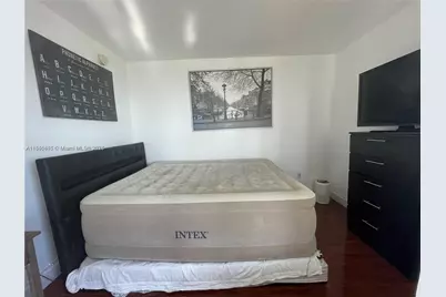 2899 Collins Ave #1420, Miami Beach, FL 33140 - Photo 14