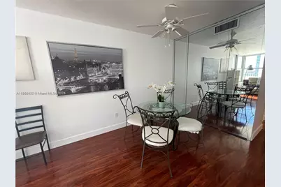 2899 Collins Ave #1420, Miami Beach, FL 33140 - Photo 4