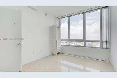 90 SW 3rd St #PH-10, Miami, FL 33130 - Photo 12