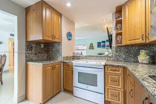 121 Golden Isles Dr, Hallandale Beach, FL 33009 - Photo 14