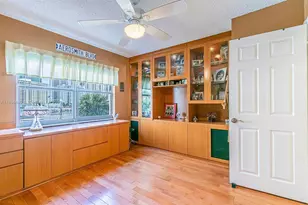 121 Golden Isles Dr, Hallandale Beach, FL 33009 - Photo 26