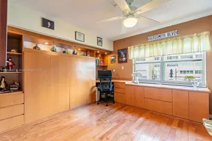 121 Golden Isles Dr, Hallandale Beach, FL 33009 - Photo 24