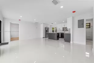 949 SE 5th St, Deerfield Beach, FL 33441 - Photo 8