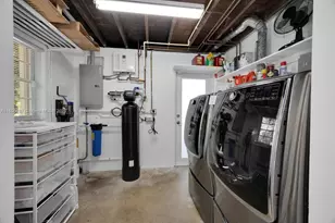 5827 SW 69th Ct, Miami, FL 33143 - Photo 14