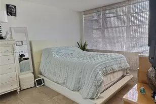 137 Golden Isles Dr, Hallandale Beach, FL 33009 - Photo 8