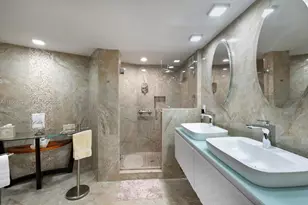 5660 Collins Ave, Miami Beach, FL 33140 - Photo 4