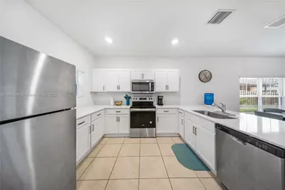 425 NE 1st Dr, Florida City, FL 33034 - Photo 4