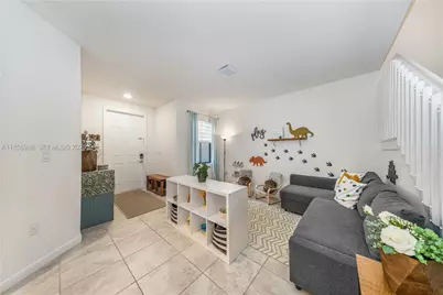 3433 W 104th Ter, Hialeah, FL 33018 - Photo 12