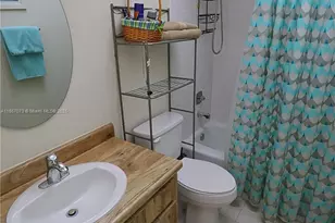 11060 N Lakeview Dr, Pembroke Pines, FL 33026 - Photo 16