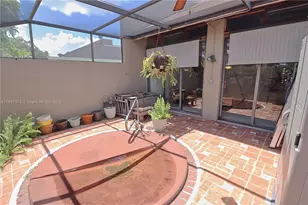 11060 N Lakeview Dr, Pembroke Pines, FL 33026 - Photo 18