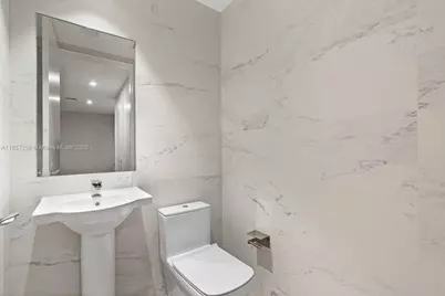 1000 Biscayne Blvd #2402, Miami, FL 33132 - Photo 10