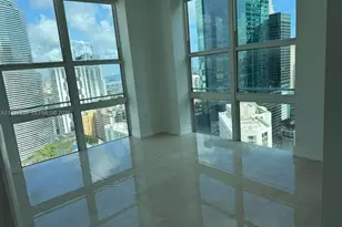 31 SE 5th St, Miami, FL 33131 - Photo 8