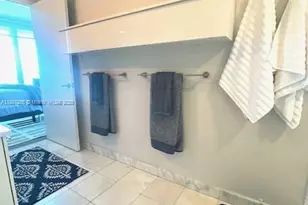 888 Biscayne Blvd, Miami, FL 33132 - Photo 32