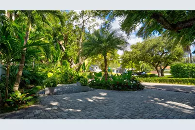 1090 NE 92nd St, Miami Shores, FL 33138 - Photo 14