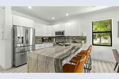 8877 W 35th Ave, Hialeah, FL 33018 - Photo 6