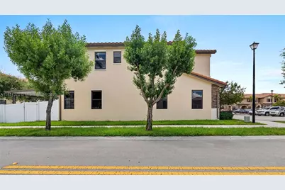 8877 W 35th Ave, Hialeah, FL 33018 - Photo 18