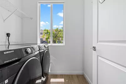 2431 SE 10th Ct, Homestead, FL 33035 - Photo 10