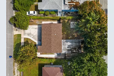 130 NE 169 Ter, North Miami Beach, FL 33162 - Photo 2