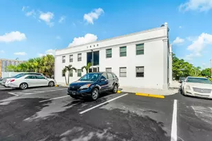 1530 Crescent Cir, West Palm Beach, FL 33403 - Photo 2