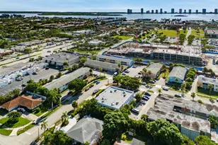 1530 Crescent Cir, West Palm Beach, FL 33403 - Photo 36