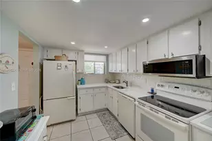 3186 Via Poinciana, Lake Worth, FL 33467 - Photo 4