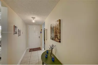 3186 Via Poinciana #203, Lake Worth, FL 33467 - Photo 2