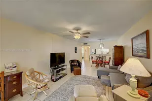 3186 Via Poinciana, Lake Worth, FL 33467 - Photo 10