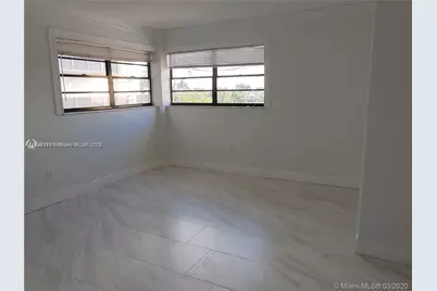 6424 Collins Ave #A-404, Miami Beach, FL 33141 - Photo 10