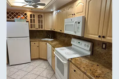 6039 Collins Ave #505, Miami Beach, FL 33140 - Photo 4