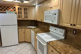 6039 Collins Ave, Miami Beach, FL 33140 - Photo 4