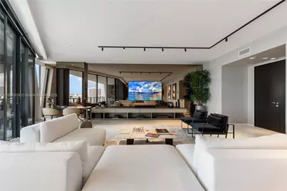 1000 Biscayne Blvd #3502, Miami, FL 33132 - Photo 4