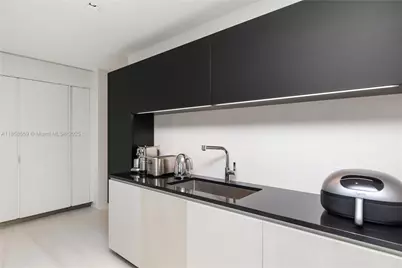 1000 Biscayne Blvd #3502, Miami, FL 33132 - Photo 18