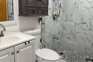 451 SE 8th St, Homestead, FL 33030 - Photo 4