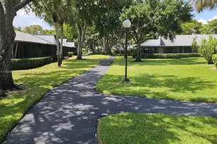 343 Fairway Cir, Weston, FL 33326 - Photo 4