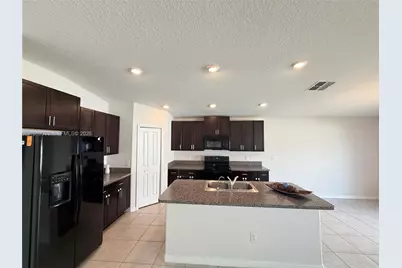 39889 Harmon Grove Ct, Zephyrhills, FL 33540 - Photo 8