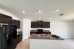 39889 Harmon Grove Ct, Zephyrhills, FL 33540 - Photo 8