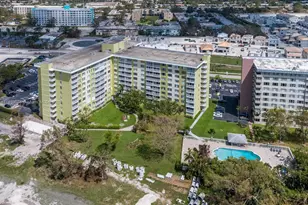 4400 Hillcrest Dr, Hollywood, FL 33021 - Photo 2