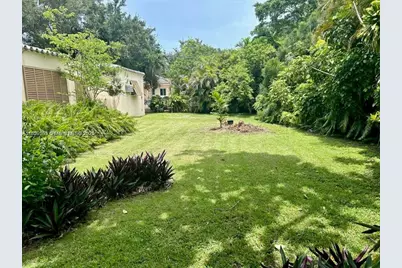 334 NE 107th St, Miami Shores, FL 33161 - Photo 4
