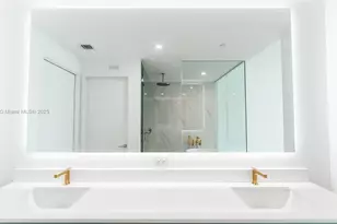 700 NE 24th St, Miami, FL 33137 - Photo 30