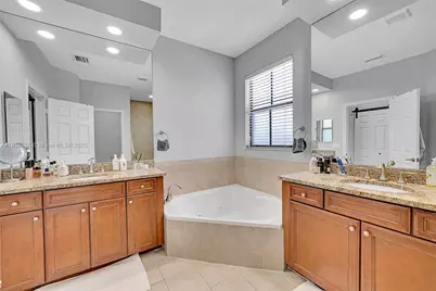 10072 NW 87th Ter #N/A, Doral, FL 33178 - Photo 16